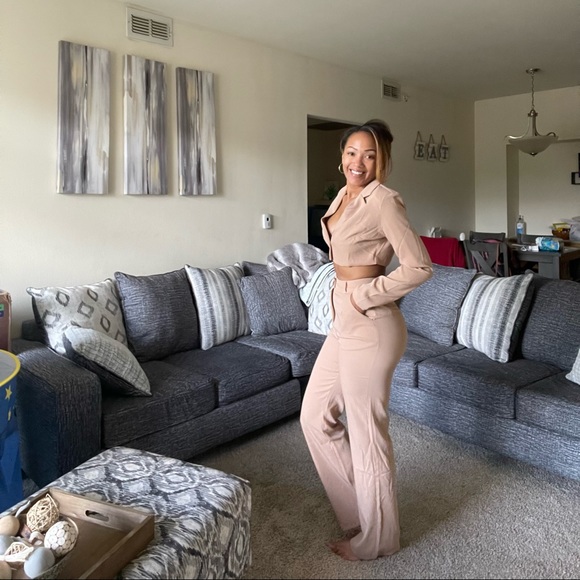 2 Piece Cropped Blazer and Pants Set!!!!🥰 - Picture 3 of 7